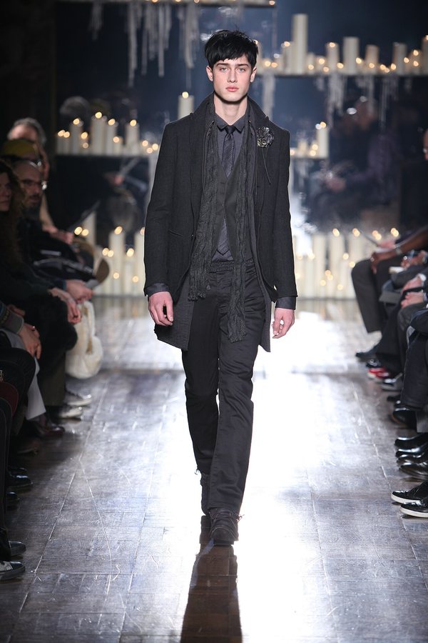 Sheer trend to prawdziwy hit. Zdominował Milan Fashion Week