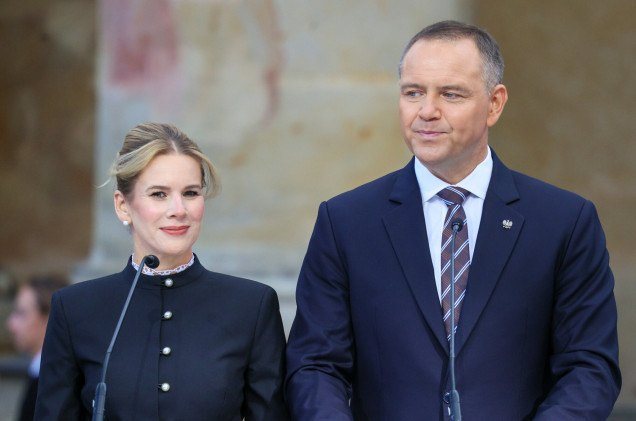 Historyczna wizyta. Prezydent Nawrocki z małżonką ruszyli w daleką podróż