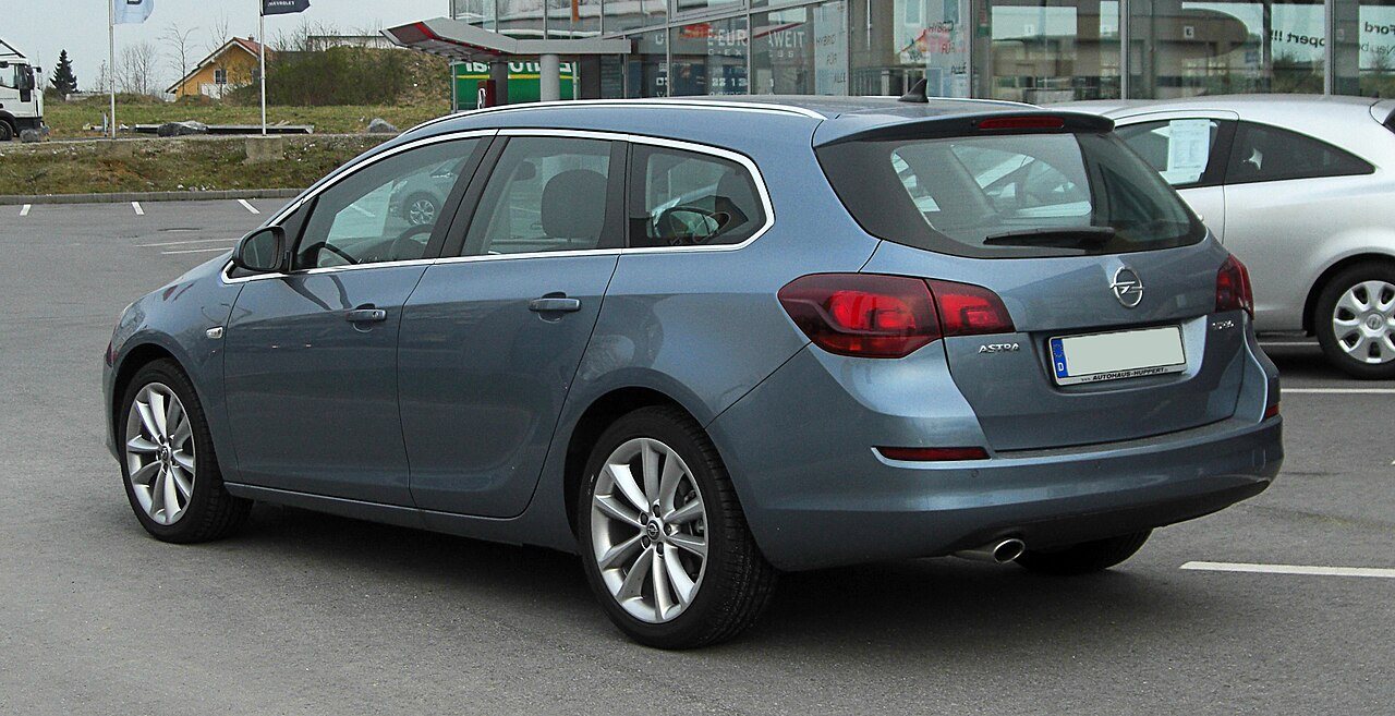 Opel Astra Sports Tourer 1.4 Turbo Ecotec J, vista trasera, marzo de 2011, Mettmann
