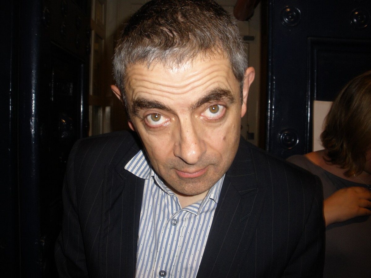 Atkinson davanti al Theatre Royal di Drury Lane nel West End, il 16 giugno 2009