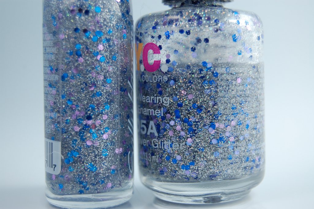 Te paznokcie to hit na jesień. "Velvet nails" hipnotyzują