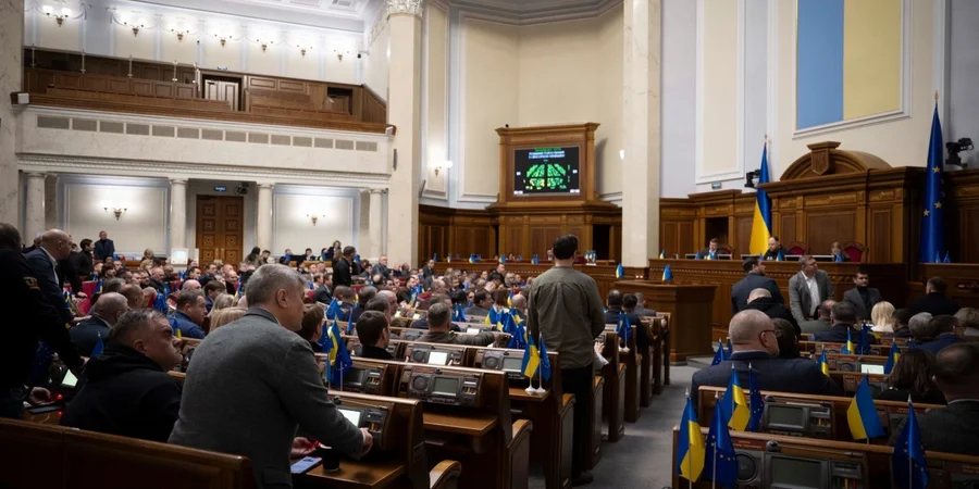 Податку на імпортні посилки поки що не буде. Рада провалила два законопроєкти, які є частиною домовленостей з МВФ