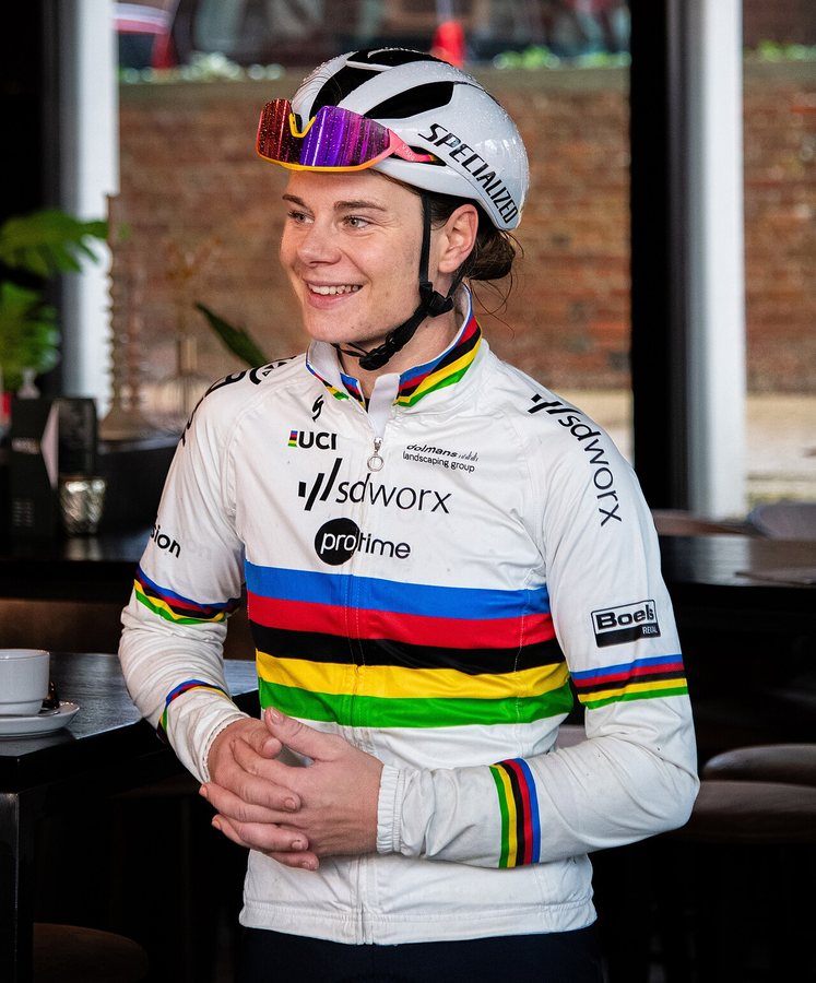 Kopecky kroont zich in China opnieuw tot wereldkampioene afvallingskoers, De Vylder pakt brons in scratch