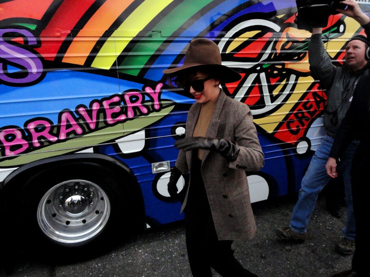 Gaga podczas wydarzenia fundacji Born This Way Foundation w Europie, 2013