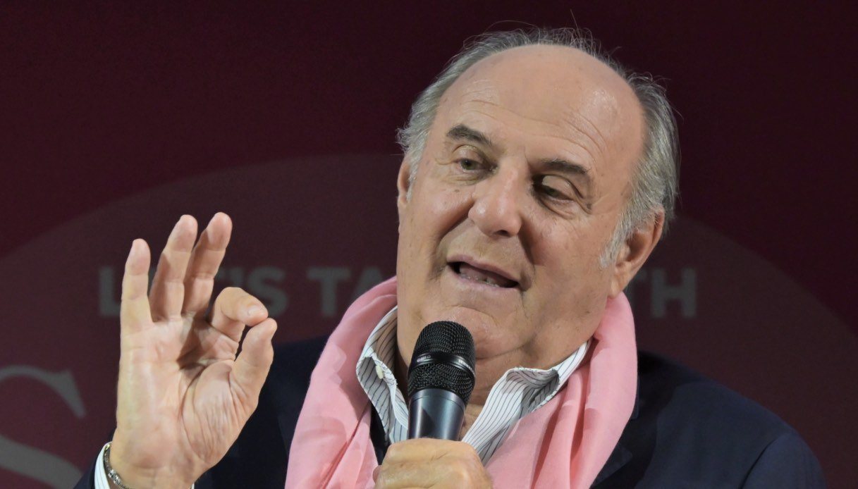 Gerry Scotti va “contro” il suo stesso gioco: “Non è vero, si ride sempre di qualcuno”