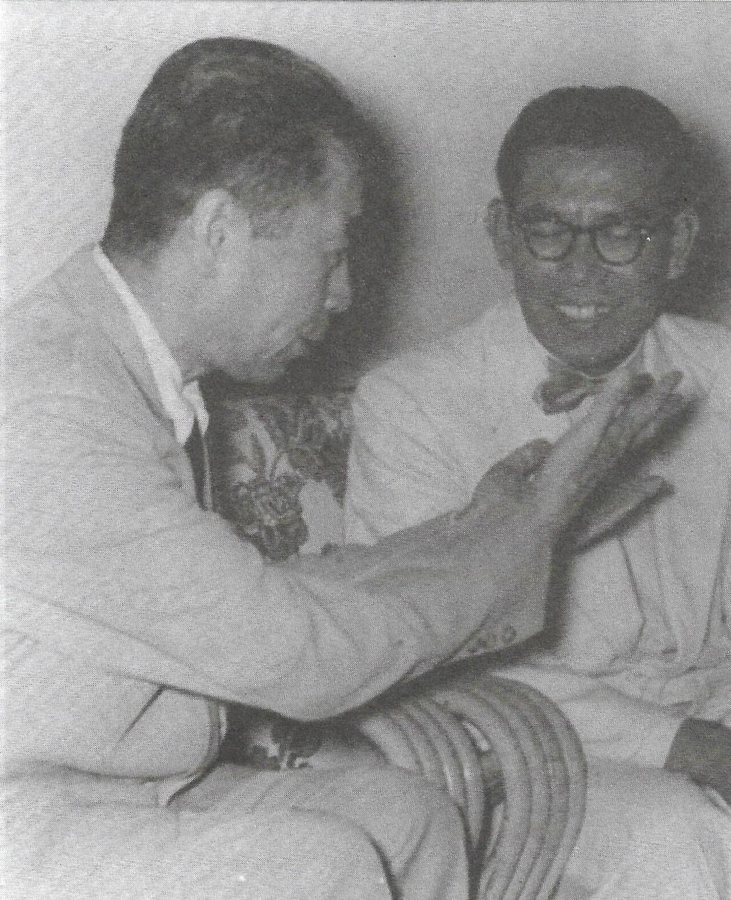 Zhou Enlai und Sanusi Hardjadinata, Vorsitzender der Konferenz von Bandung