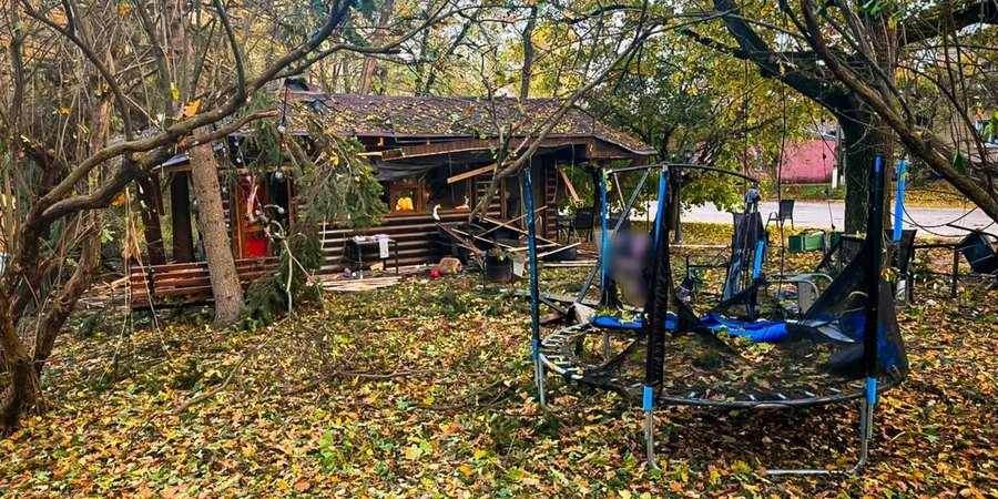 РФ ударила дроном по парку в Харьковской области: шестеро погибших, среди них трое детей, 15 пострадавших