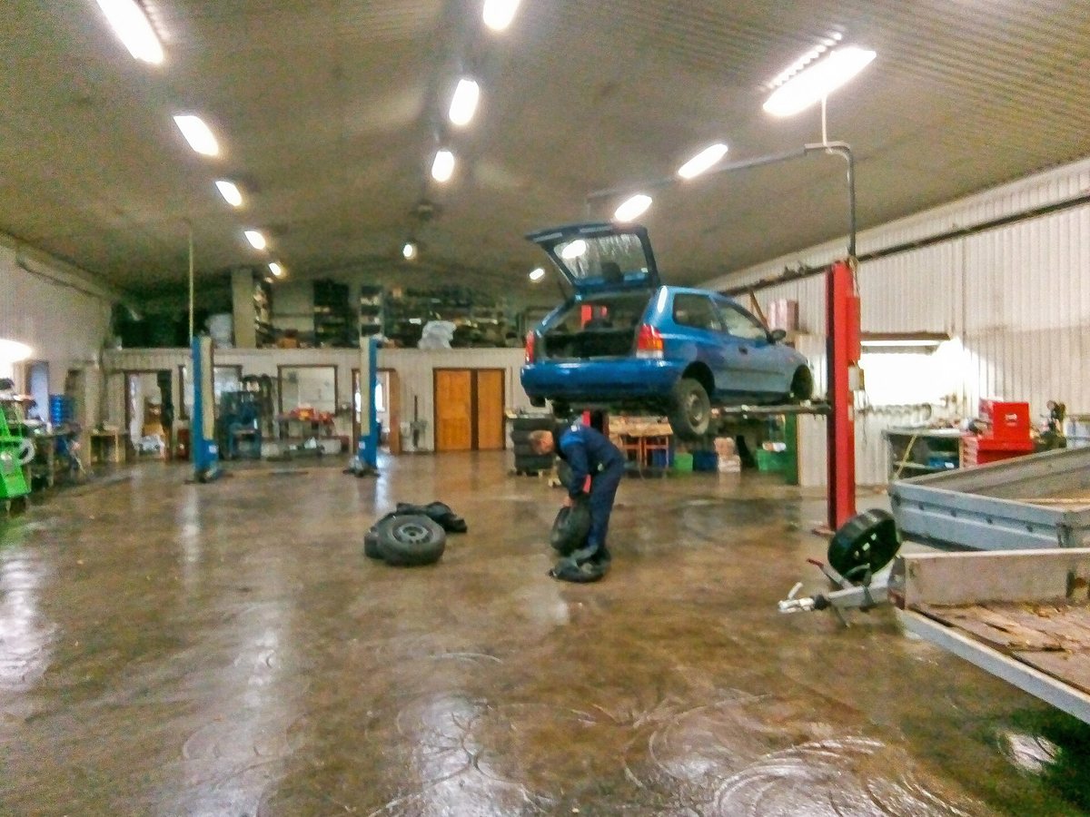 Garage body urges government to raise MOT test price cap to £95