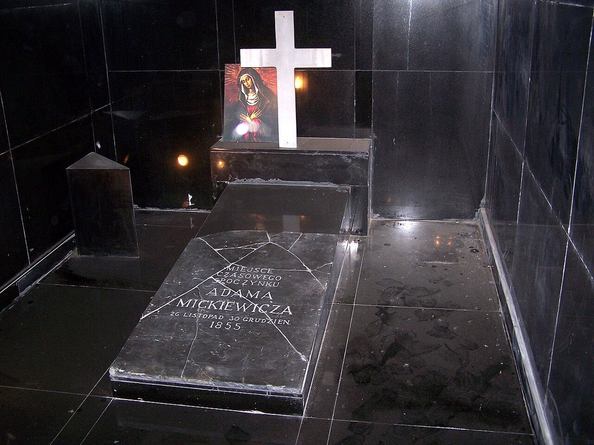 La tomba provvisoria di Mickiewicz sotto il suo appartamento di Istanbul, oggi un museo Adam Mickiewicz
