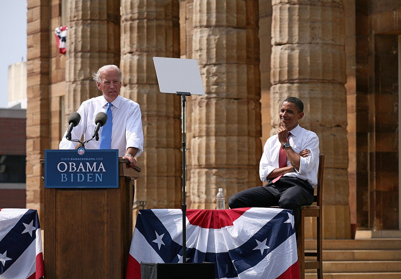 Biden przemawia podczas ogłoszenia swojej kandydatury na wiceprezydenta w Old State Capitol w Springfield w stanie Illinois, 23 sierpnia 2008 roku.