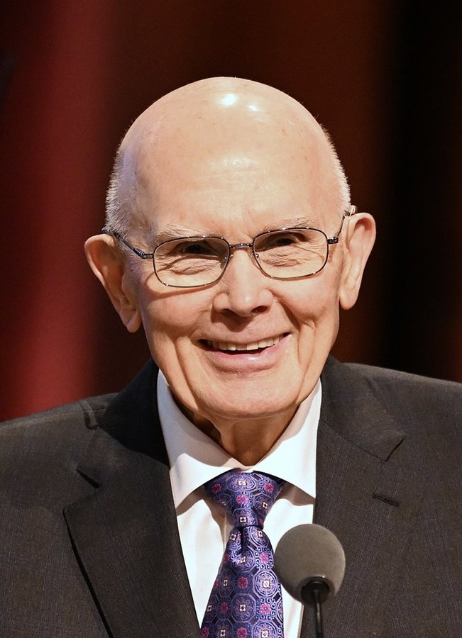 El presidente Dallin H. Oaks invita a todos a seguir a Jesucristo y a escoger la paz en un mundo dividido