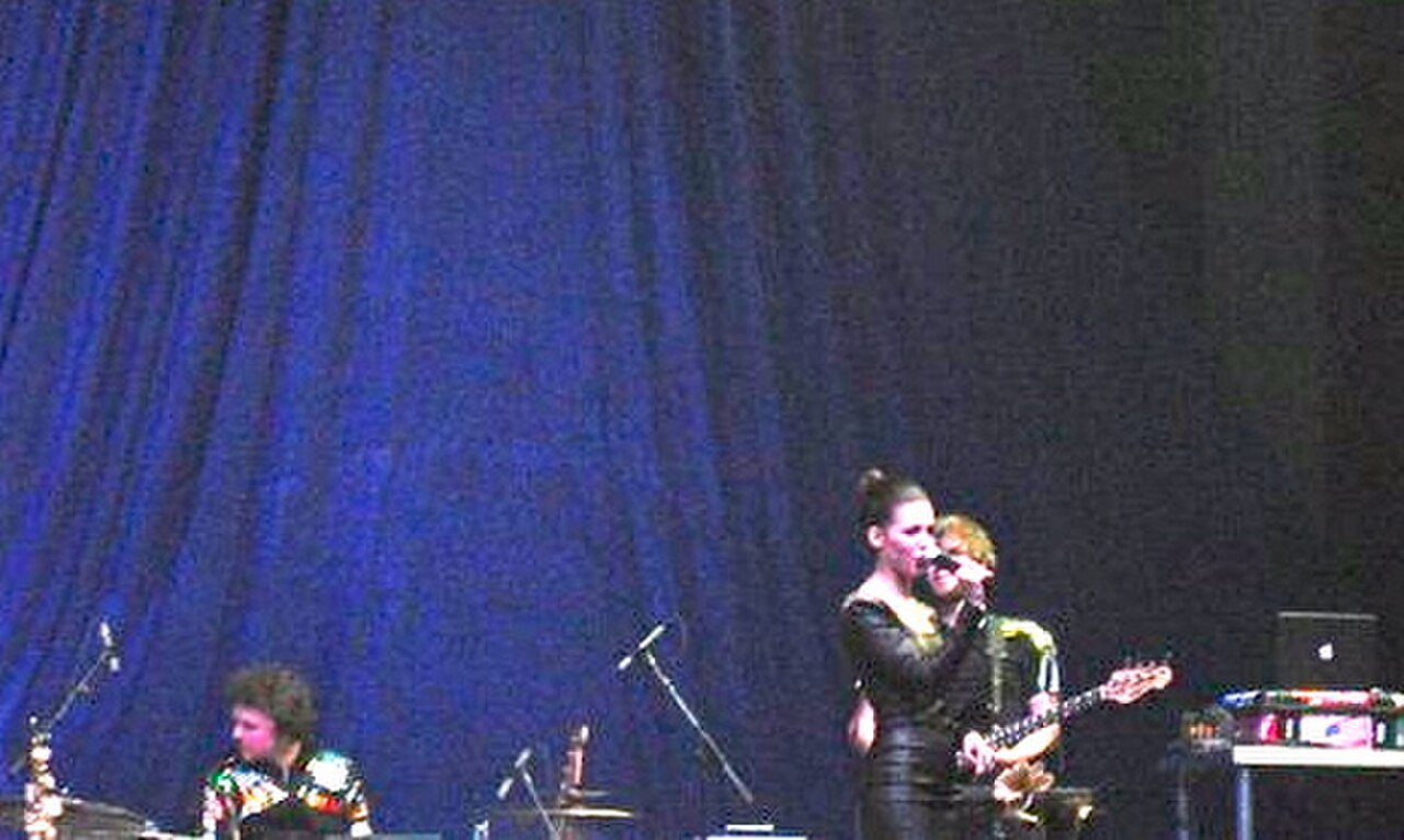 Frida Gold in Hamburg als Vorband von Kylie Minogue (2011)