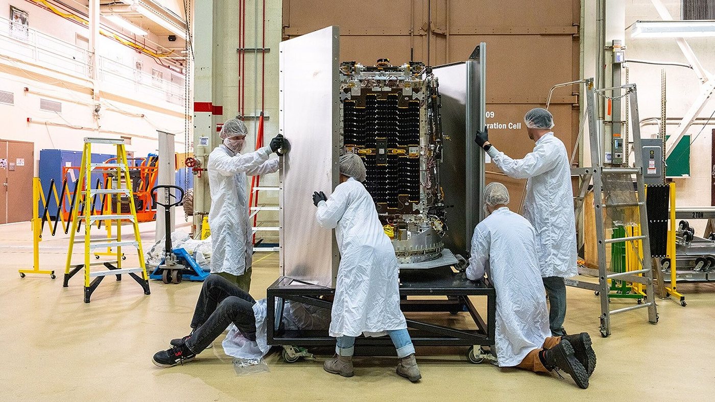 LINK spacecraft gets close to NASA's Swift Observatory, but not close enough to save it
