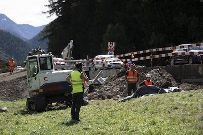 Chauffeur knalde volgens expert op los uiteinde van vangrail: dit weten we nu over dodelijke crash met Nederlandse bus in Zwitserland