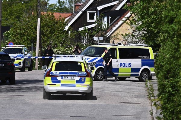 Sköt tre i villaområde – får 18 års fängelse