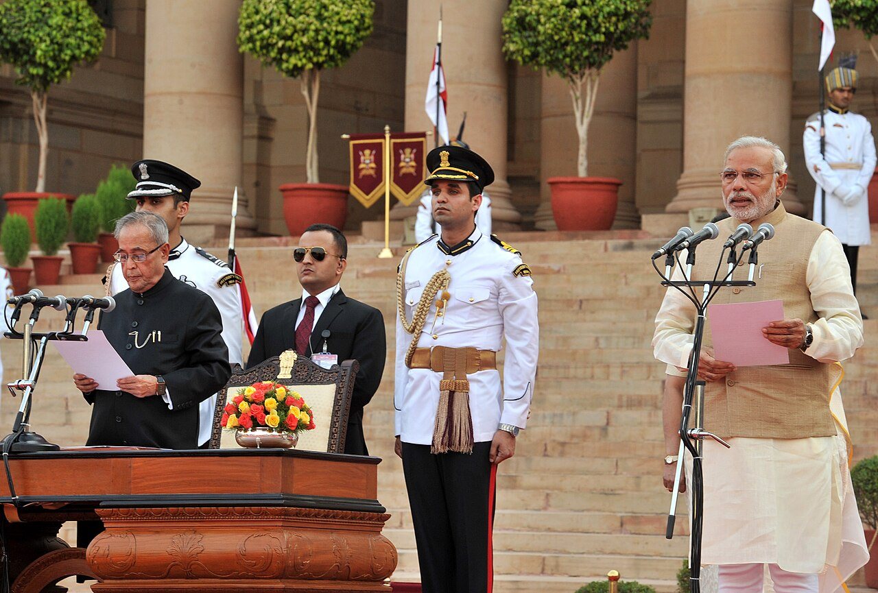 Modi leistet seinen Amtseid als Premierminister zum ersten Mal; Präsident Pranab Mukherjee nimmt den Eid ab
