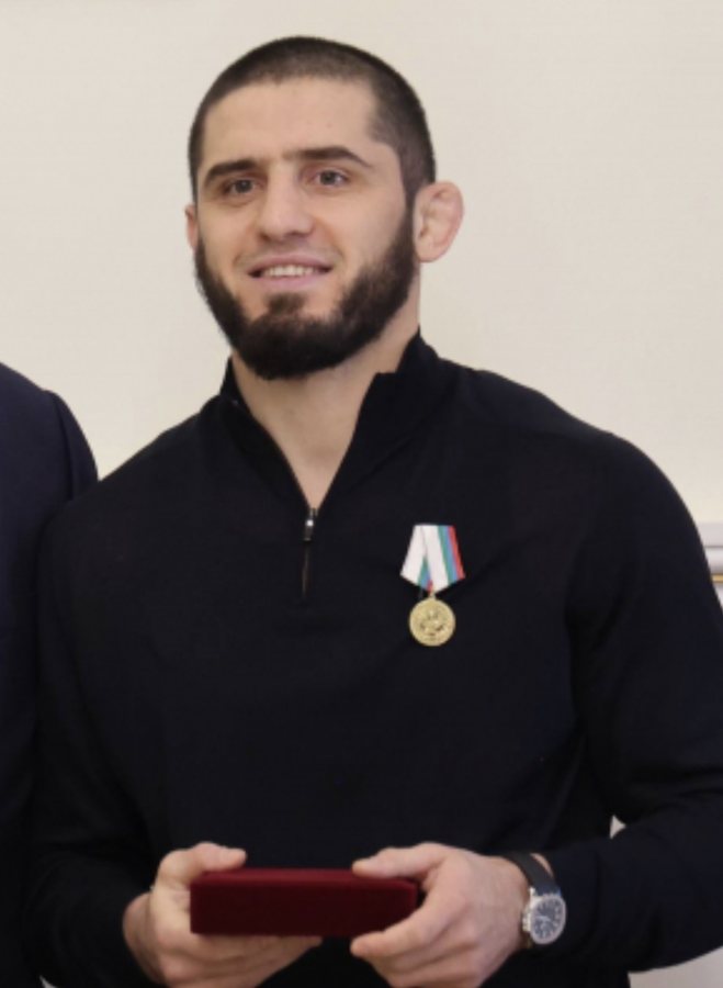 Чемпион UFC Ислам Махачев прилетел в Дагестан