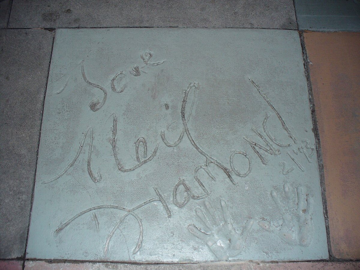 Odciski dłoni Diamonda przed atrakcją The Great Movie Ride w parku Disney’s Hollywood Studios w Walt Disney World