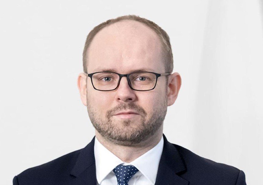 Minister Przydacz dla WP: "Nie ma powodu do paniki, którą premier próbuje wywołać"