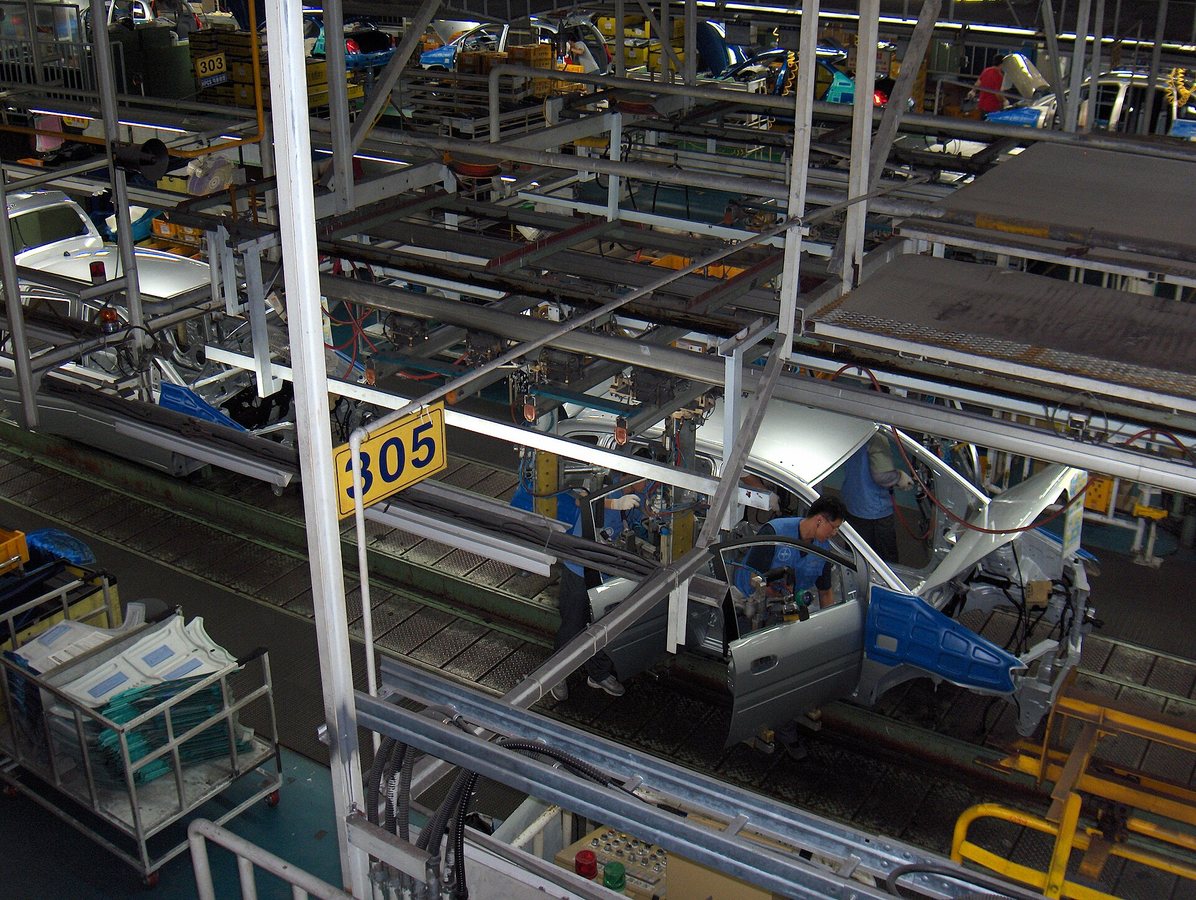 UK car industry faces ‘difficult trade-off’ between Chinese and EU markets