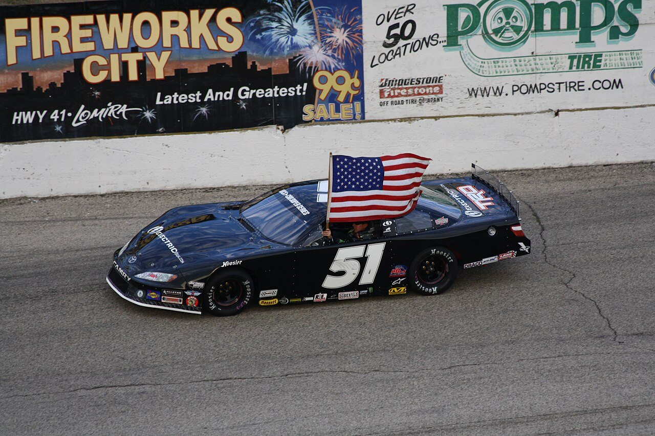 Busch startował także w rywalizacji super late model, na przykład w Slinger Nationals w 2012 roku na torze Slinger Super Speedway, gdzie zdobył pole position