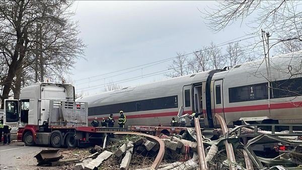 Tödliches ICE-Unglück: Bericht offenbart jahrelange Versäumnisse an Bahnübergang