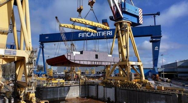 Sciopero alla Fincantieri di Marghera per la morte di un operaio: il 55enne, padre, è stato travolto da una fiammata. Gravissimo il collega