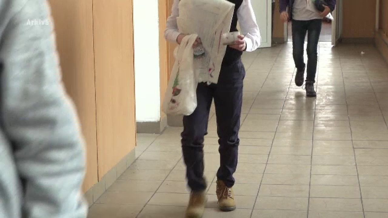 Scandal la o școală din Iași. Un profesor ar fi lovit un elev de clasa a VII-a. Directoare: Reacția elevului a fost agresivă