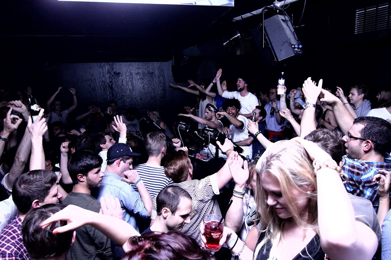 Brussel maakt zich op voor weekend vol duistere beats: dit zijn onze partytips