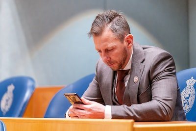 Onderzoek naar AI-schandaal rond Frans Timmermans loopt vast door weigering van PVV’er Maikel Boon