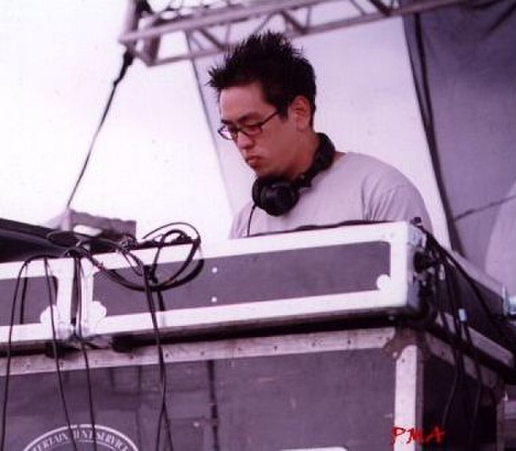 Джо Хан виступає з Linkin Park на фестивалі Rock am Ring у 2001 році