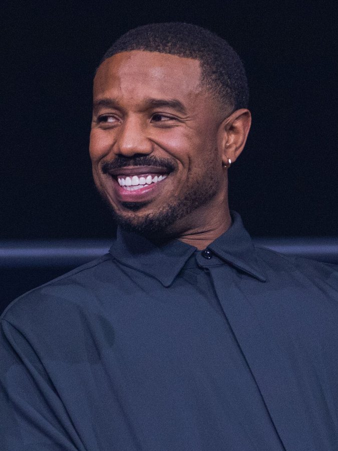 Michael B. Jordan en una escena de Sinners, recortada