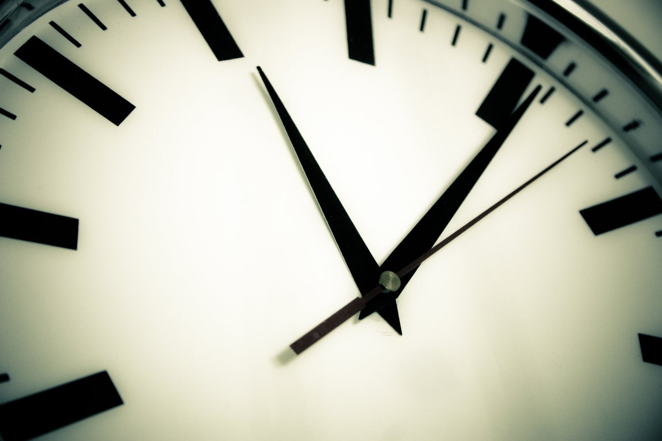 Ora solare e sonno: come arrivare al cambio del 25 ottobre senza scombussolare la routine