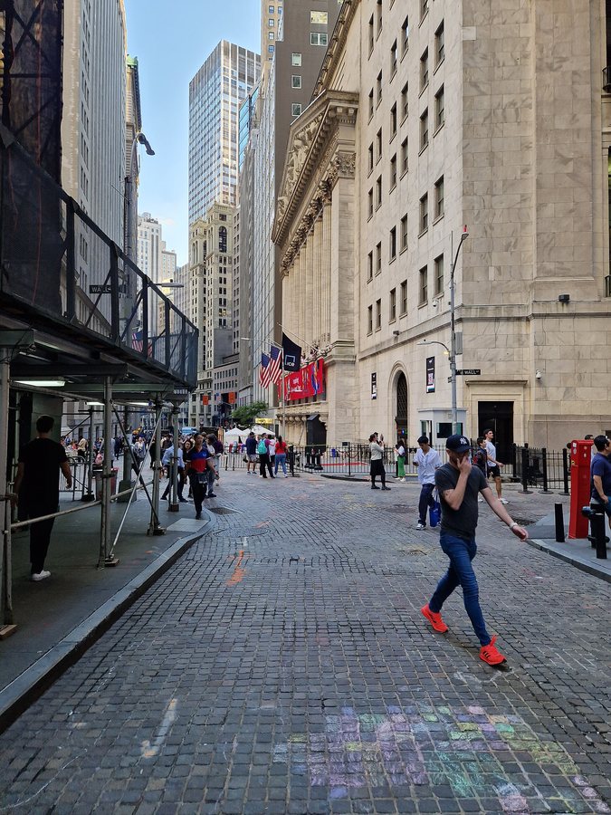 S&P 500 ends down as Treasury yields rise and traders fret about inflation
