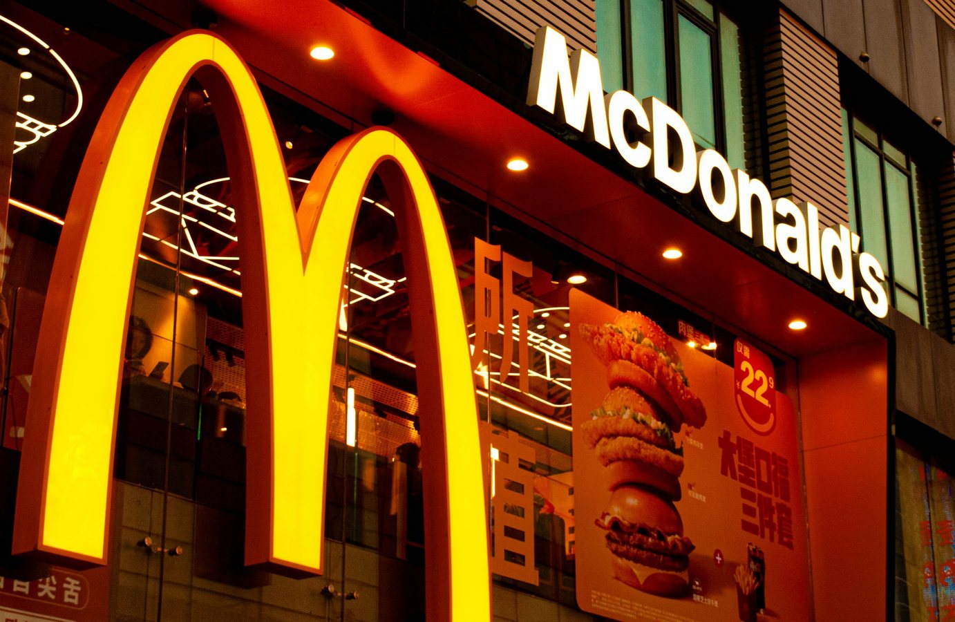 Почему охрана стала частью обычного McDonald’s в Италии
