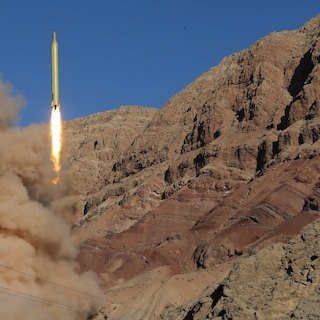 Live - Twee schepen aangevallen in Straat van Hormuz • Israël verwoest tunnelcomplex Hezbollah