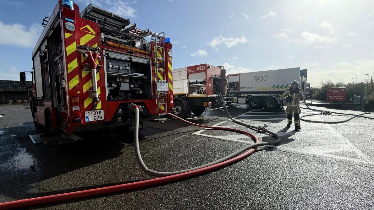 Un supermarché Carrefour évacué en raison d’un incendie (photos)
