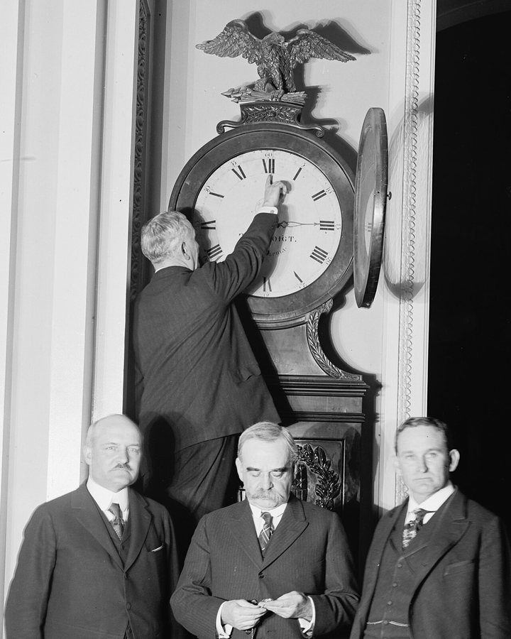 Permanent Daylight Saving Time Could Harm Sleep and Mental Health, Canadian Analysis Says