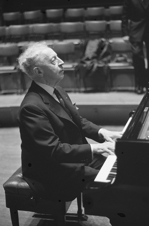 Arthur Rubinstein interpretando en el Concertgebouw