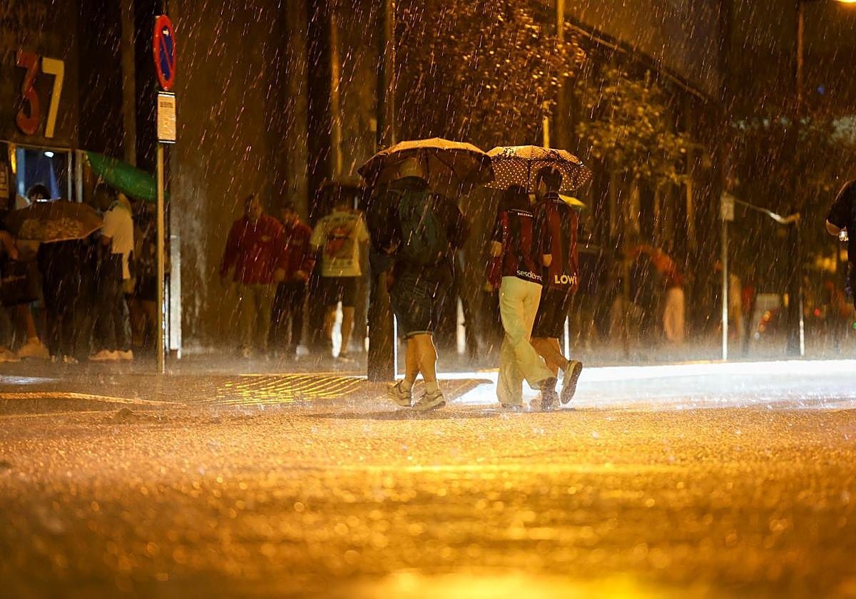 Aemet anuncia cuatro días consecutivos de chubascos con tormentas en la Comunitat Valenciana y señala las zonas donde caerán