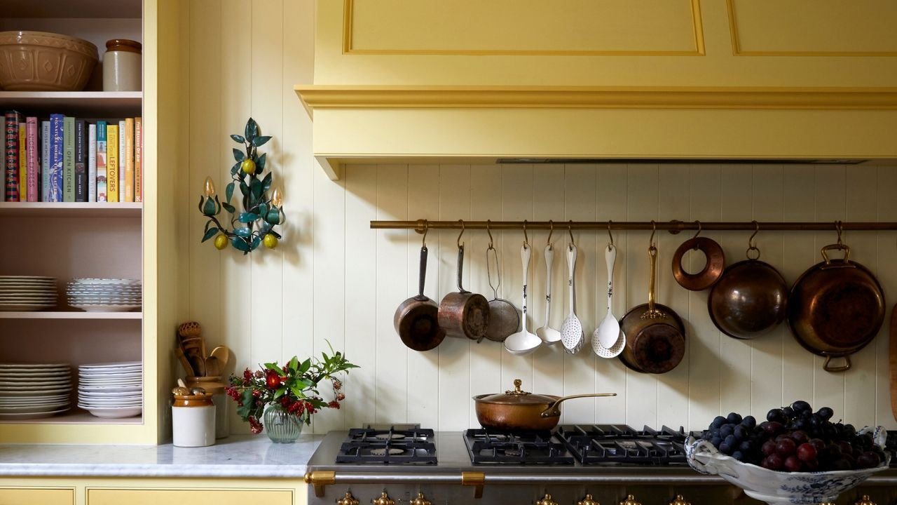 You Never See a Cozy Country Kitchen Without Them – 20 Vintage Accents to Warm Up Your Countertops This Fall