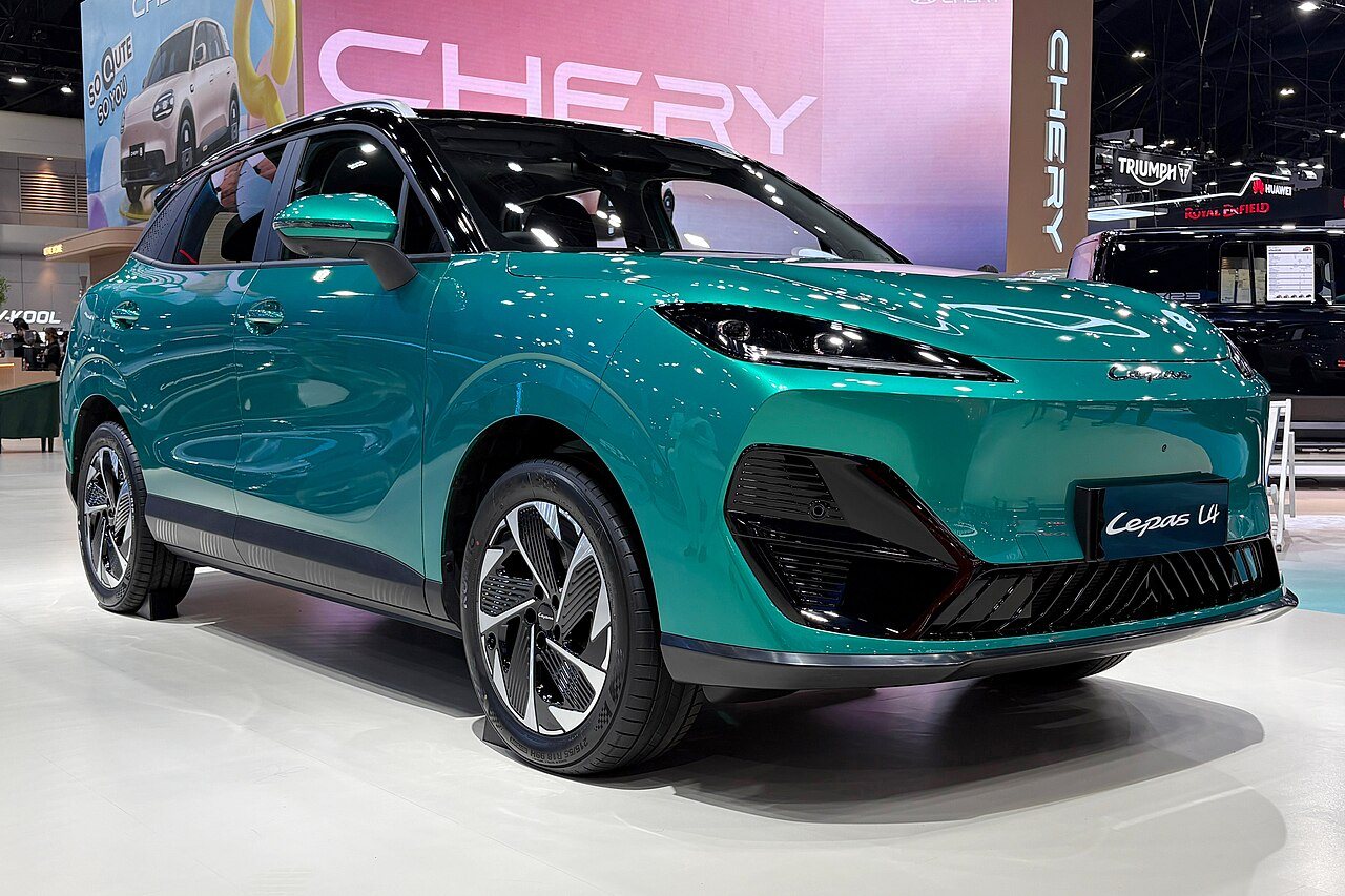 Chery branches out from SUVs with dramatic Lepas shooting brake