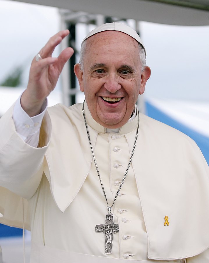 Papa Leone XIV varca la Porta d'Europa a Lampedusa: "Più delle parole contano i gesti, mondo sia più umano"