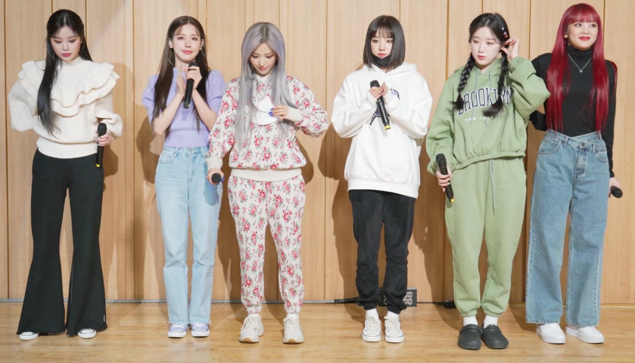 (G)I-dle performing Hwaa live at SBS Power FM's Cultwo Show on January 14, 2021.