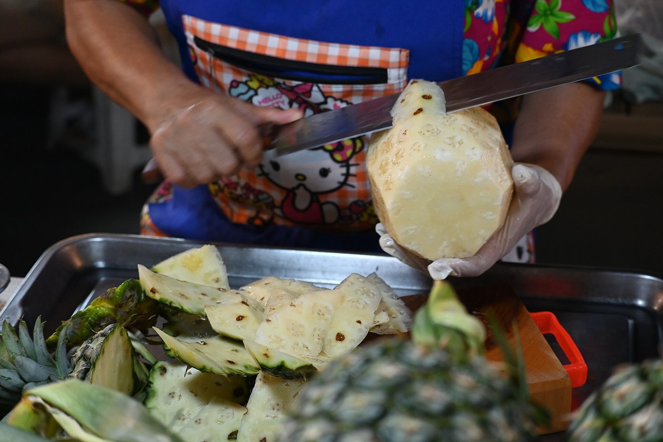How to cut a pineapple
