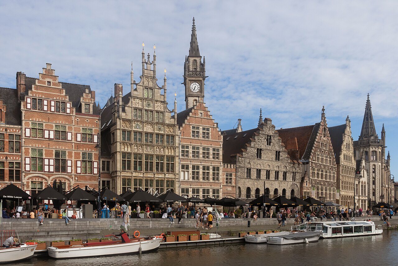 inflatable sculpture in ghent asks visitors to ‘pump for democracy’ to keep it standing