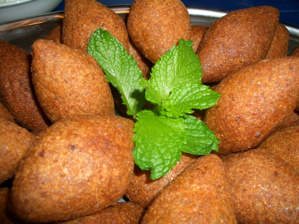 Fried kibbeh (bulgur & meat parcels)
