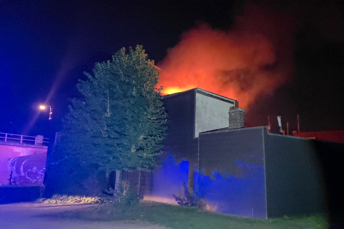 Le feu se déclare dans une toiture à l'arrière d'une habitation à Marchienne: les pompiers maitrisent rapidement le sinistre