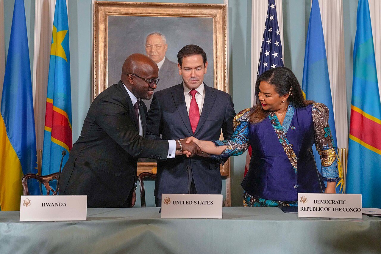 Rubio en la ceremonia de firma del acuerdo de paz de 2025 entre la República Democrática del Congo y Ruanda, 27 de junio de 2025