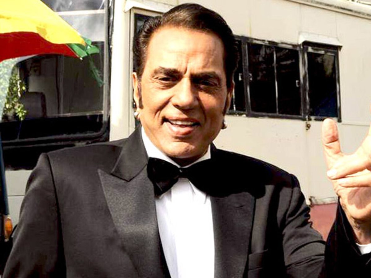 Dharmendra lors d'un événement en 2011